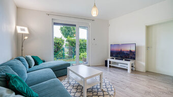 Príjemný 3-izbový byt s predzáhradkou a parkovaním TRI VODY  - 5