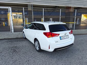 Toyota Auris 2014. 1,4 diesel - 5