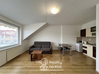 Na predaj zariadený 2-izbový apartmánový byt s balkónom - 5