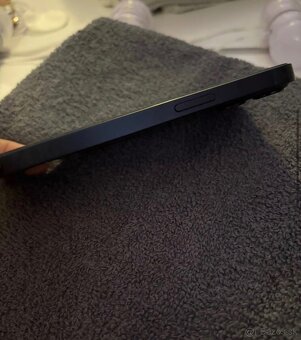 Predám Iphone 13 - 5