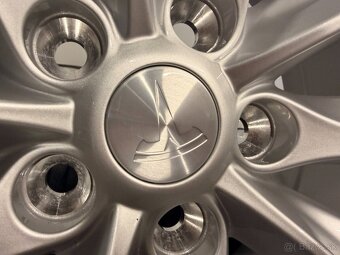 tesla model S zimní sada r19 pirelli dot2020 - 5