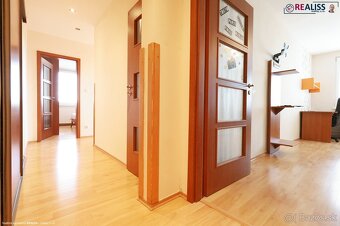 Veľkometrážny 3-izbový. zrekonštruovaný a zariadený byt - 5