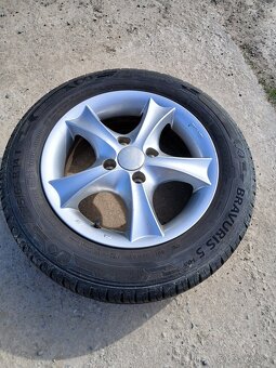 Predám  letne pneu na diskoch 175/65R14 T - 5