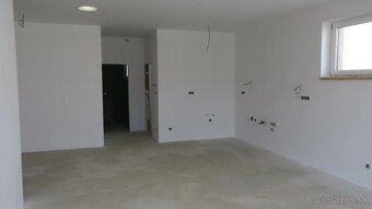 ŠAMORÍN, Nadštandardný priestranný 5-izbový rodinný dom - 5