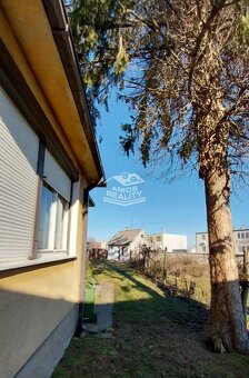 Rodinný, rozľahlý pozemok 712 m2, Sološnica, okres Malacky + - 5