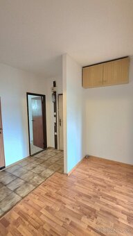 Ponúkame na predaj veľký 2.izb. byt s loggiou na Sekčove. - 5