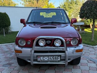 Nissan Terrano ll 2.4 - 5