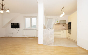 Prenájom  4 izbového bytu - 5