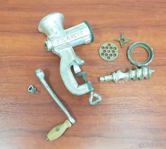 Mlynčeky-na orechy,mäso 2ks - 5