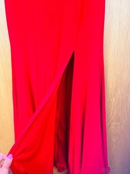 🌟 Predstavujeme vám naše elegantné červené spoločenské šaty - 5