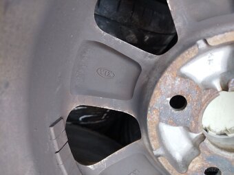 Predám letnú sadu pneu s diskami 185/65 r 14 orig. kia rio - 5