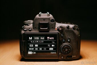 Canon EOS 6D Mark II - 5