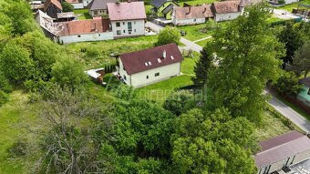 Krásny rodinný dom na Liptove so slnečným pozemkom a potokom - 5