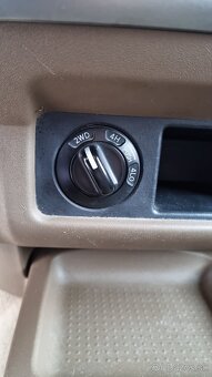 Nissan Navara D40 2,5D 128kW - 5