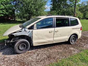 Predám nepojazdný VW Sharan - 5