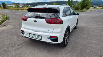 KIA Niro EV 64.8 kWh Platinum mod.2022 v záruke - 5