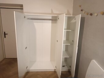 3-dverová skriňa biela - 5