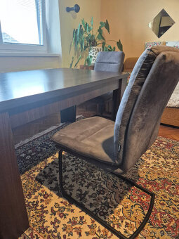 Predám jedálenský stôl a stoličky - 5