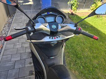 Piaggio x10 - 5
