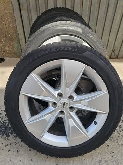 Komplet 18" zimna sada orig Volvo +zimne Pirelli 215/55 R18 - 5