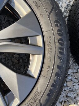 Komplety Good Year Ultra Grip 215/60R/16 99H - 5