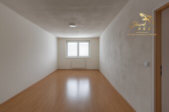 IBA U NÁS - 3 izbový byt žiadanej lokality Vrbového - 5