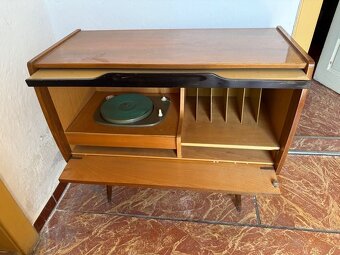 Predám retro skrinku na gramofón a platne - 5