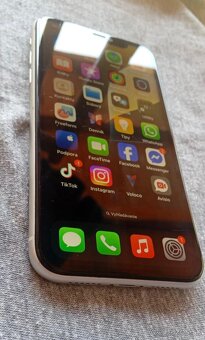 Predám iPhone 11 64GB - 5