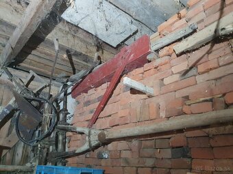 Predam 103 ročné drevene oje z voza z s kovanim z roku 1922. - 5