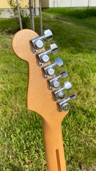 Fender Stratocaster - Mexico - 5