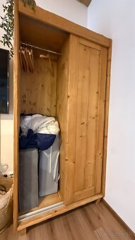 Masívna drevená skriňa - 5