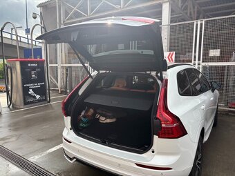 Volvo XC60 B4 145kW AWD Geartronic Plus Dark - 5