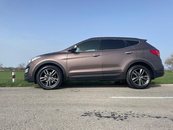Hyundai Santa Fe 4X4 2,2 CRDI 145KW A/T 7 miestne - 5