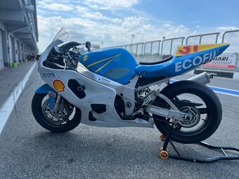 Suzuki GSXR 750 K2 - 5