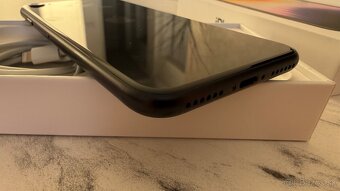 Predám Apple iPhone SE 2022 64GB Midnight velmi pekny stav - 5