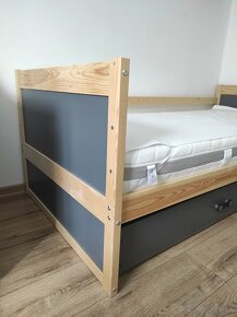 Detská posteľ so zábranou a úložným priestorom - 5