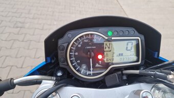 SUZUKI GSR 750 - 5