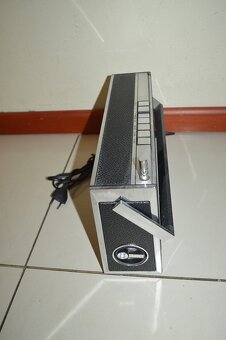 predam stare radio GRUNDIG - 5