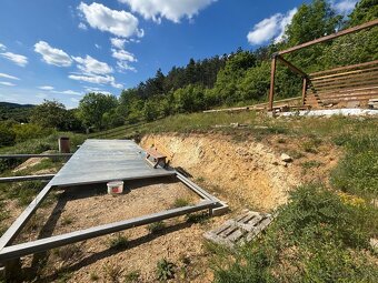 VÝNIMOČNÝ POZEMOK so stavebným povolením a inžinierskymi s - 5