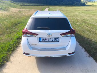 Toyota Auris Touring 1.6 l Valvematic Executive - 5