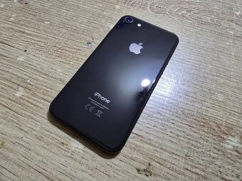 Iphone 8 64gb v top stave ma len velmi jemne znamky pouzivan - 5