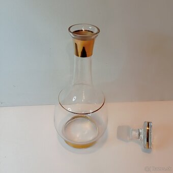 vintage sklenená karafa vo vinikajúcom stave - 5