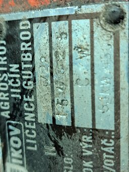 Mf70, motor na nd+ olejový filter a výfuk - 5