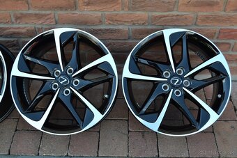 5x114,3 R17 Hlinikove disky Original Lexus CT - 5