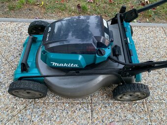 Makita kosacka DLM532Z (2x18V), baterie, nabijacka - 5