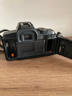 Canon , telo fotoaparátu EOS 5000, na kinofilm - 5