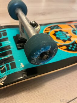 predám kvalitne vyskladaný skateboard - 5