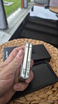 Predam Samsung Galaxy Z Flip 5 256gb mint ako novy - 5