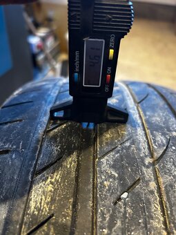 Laufen 235/45 r17 - 5