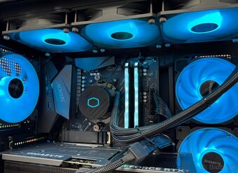 Ryzen 7 5800X3D\32GB\RTX 4070Ti\SSD\1000W Zdroj - 5